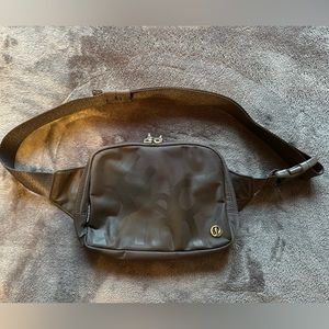 Lululemon everywhere belt bag 2L